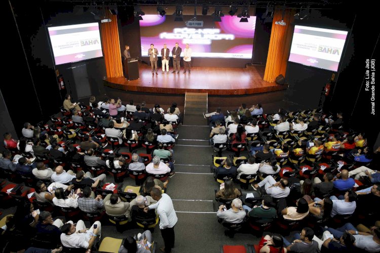 Carnaval de Camaçari e Futuro do Réveillon de Feira de Santana: O que Esperar para 2025?